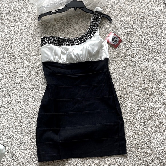 Short Trixxi Dress - Picture 1 of 7